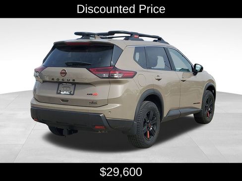 Used 2025 Nissan Rogue SV AWD/4WD image 3