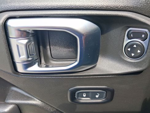 Used 2025 Jeep Wrangler Unlimited Sport AWD/4WD image 33