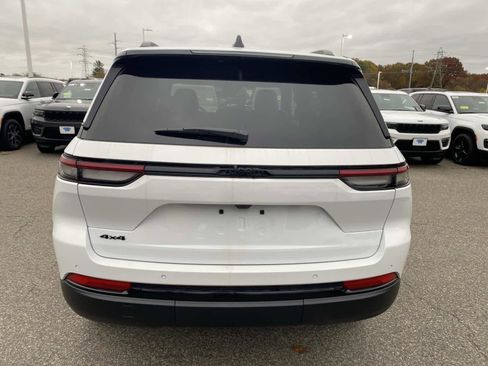 New 2025 Jeep Grand Cherokee Laredo image 4