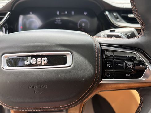 Used 2024 Jeep Grand Cherokee L Summit AWD/4WD image 31