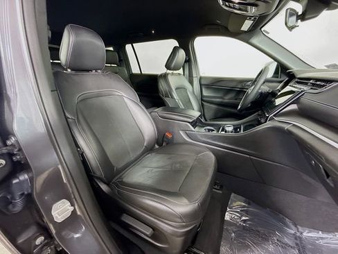 Used 2025 Jeep Grand Cherokee L Laredo image 28