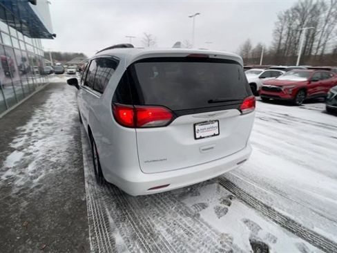 Used 2020 Chrysler Voyager Lxi image 6