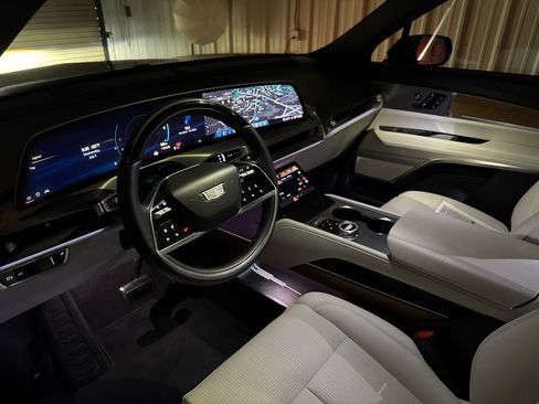 Certified 2026 Cadillac Vistiq Sport AWD/4WD image 43