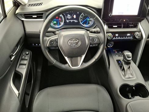 Certified 2023 Toyota Venza LE image 20