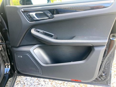 Used 2020 Porsche Macan image 21