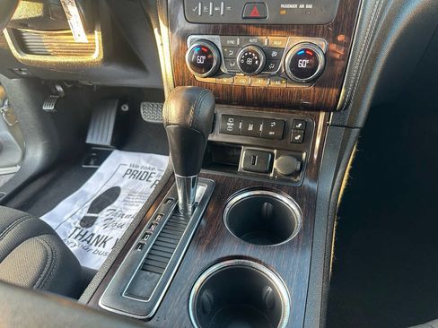 Used 2017 Chevrolet Traverse LT image 18