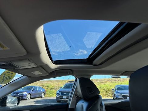 Used 2023 Acura TLX w/ Technology Package image 29