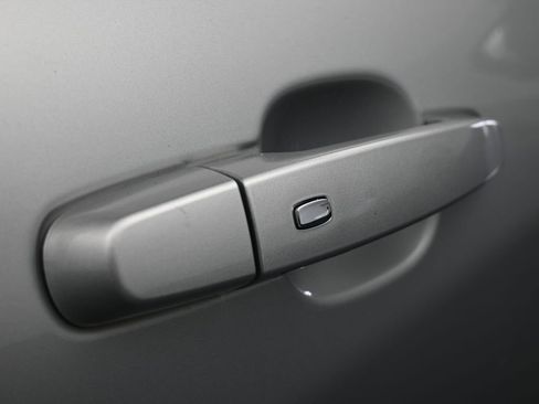 Used 2020 Chevrolet Equinox LS image 36