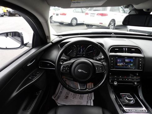 Used 2018 Jaguar XE RWD image 5