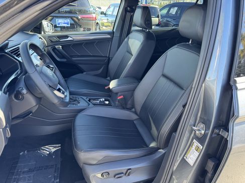 Used 2022 Volkswagen Tiguan SE R-Line image 15