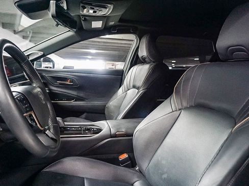 Certified 2025 Toyota Crown Signia w/ Advanced Technology Package image 19