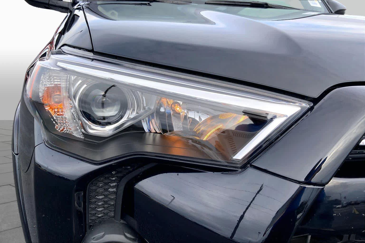 Used 2021 Toyota 4Runner SR5 Premium w/ Moonroof Package RWD image 28