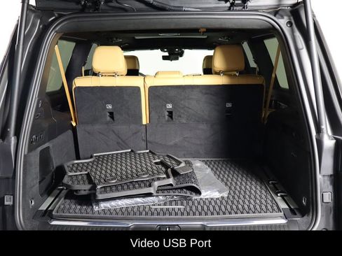 Used 2025 Jeep Grand Wagoneer L Series III w/ Rear Seat Video Group 1 AWD/4WD image 18
