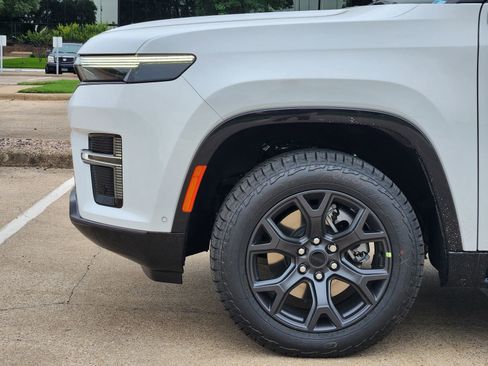 New 2026 Jeep Grand Wagoneer 4WD image 8