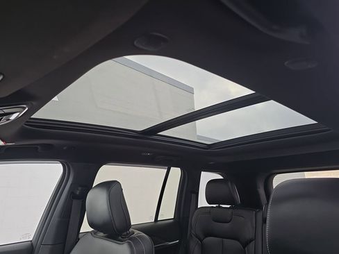 Used 2025 Jeep Grand Cherokee Limited w/ Black Appearance Package image 19