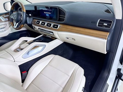 Certified 2023 Mercedes-Benz GLS 450 4MATIC image 17