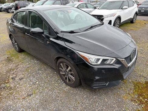 Used 2020 Nissan Versa SV FWD image 4