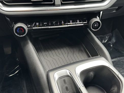 New 2026 Chevrolet Equinox EV LT image 11