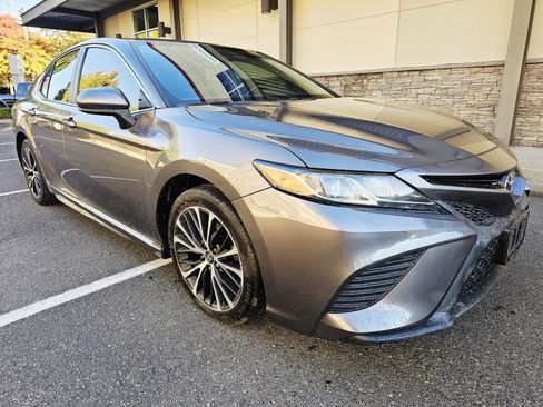 Used 2018 Toyota Camry SE image 7