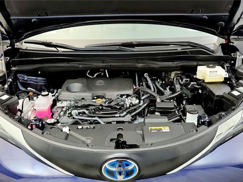 Used 2025 Toyota Sienna XLE image 15