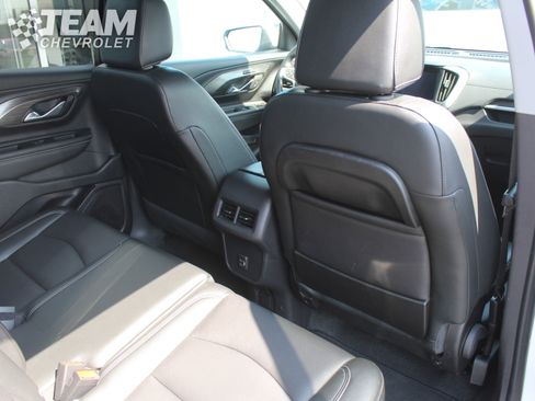 Used 2024 GMC Terrain SLT image 24