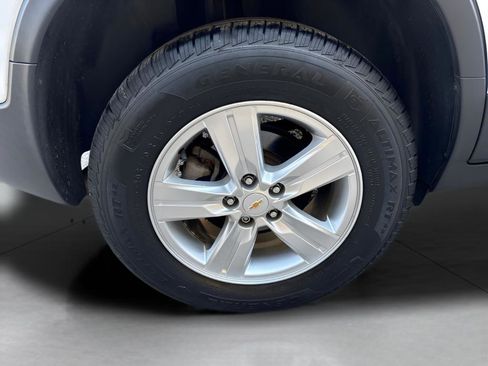 Used 2020 Chevrolet Trax LS AWD/4WD image 15