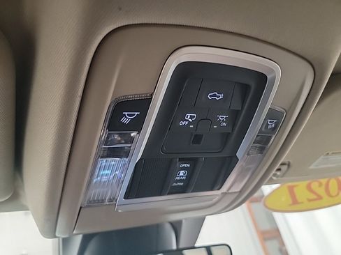 Used 2021 RAM 1500 Laramie image 21