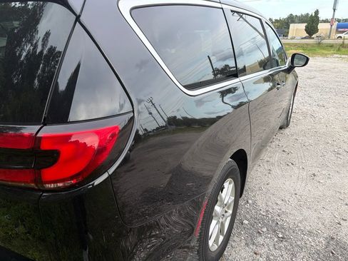 Used 2025 Chrysler Pacifica Select FWD image 8