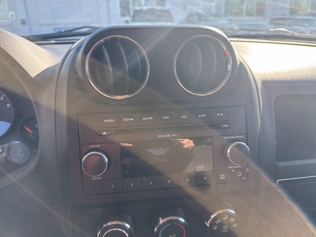Used 2011 Jeep Patriot Latitude AWD/4WD image 12