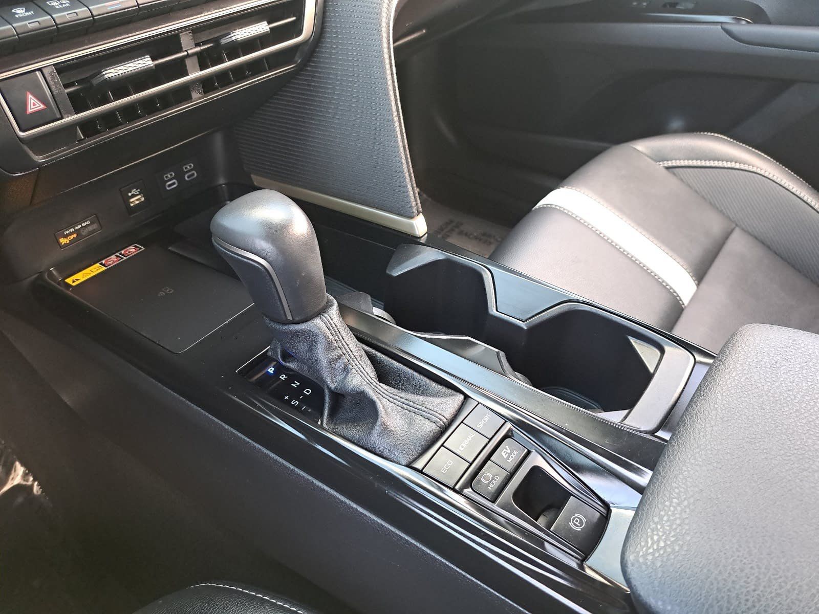 Used 2025 Toyota Camry SE w/ Convenience Package FWD image 26