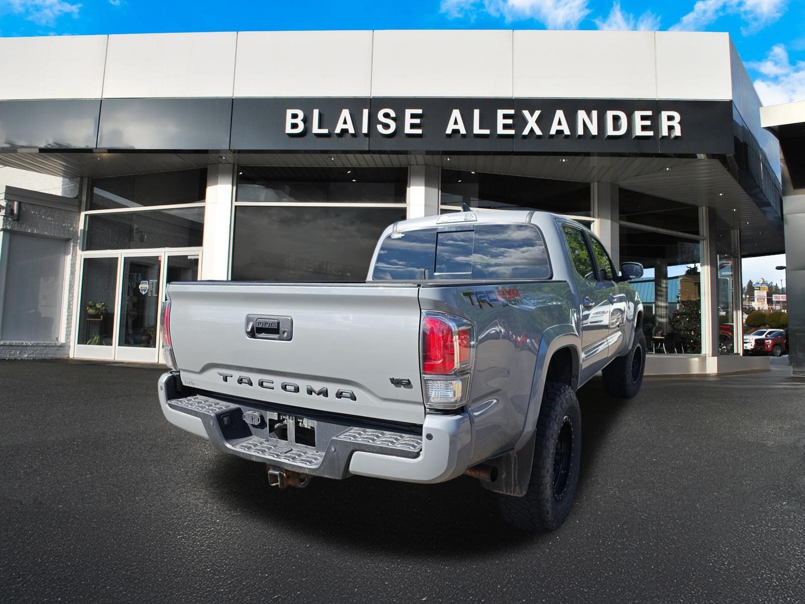 Used 2020 Toyota Tacoma TRD Sport w/ Technology Package AWD/4WD image 3