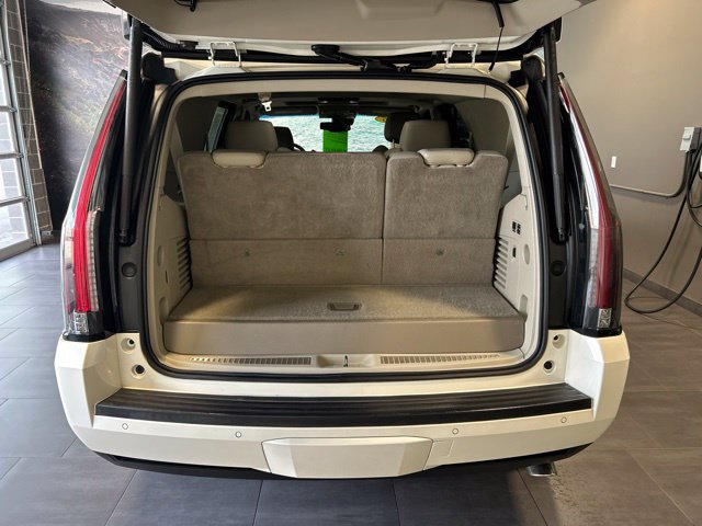 Used 2015 Cadillac Escalade Luxury AWD/4WD image 32