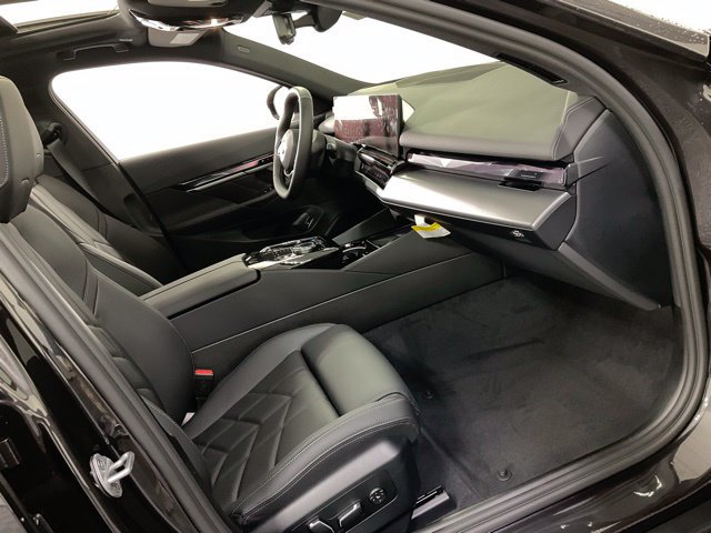 Used 2025 BMW i5 xDrive40 w/ Premium Package AWD/4WD image 37