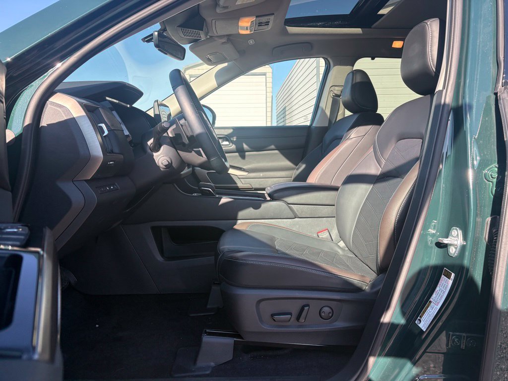 Used 2025 Nissan Pathfinder Platinum w/ Cargo Package FWD image 18