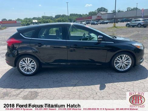 Used 2018 Ford Focus Titanium image 2