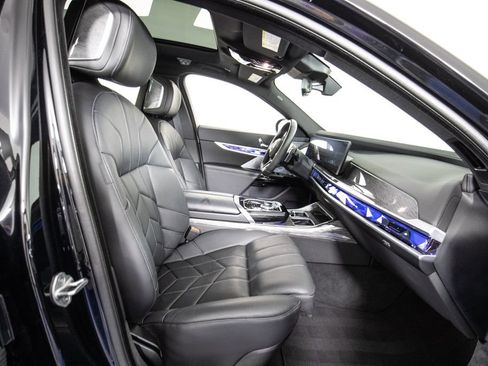 Used 2025 BMW 760i xDrive w/ Executive Package AWD/4WD image 10