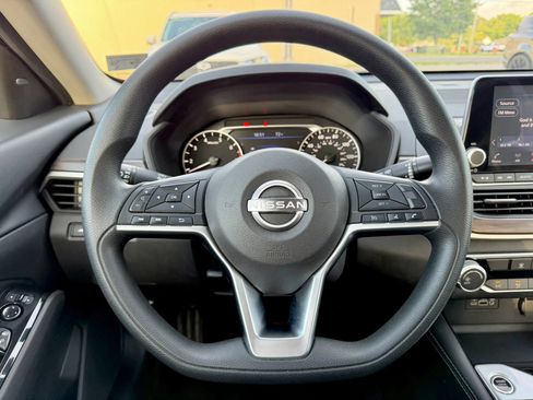 Used 2023 Nissan Altima 2.5 SV AWD/4WD image 19