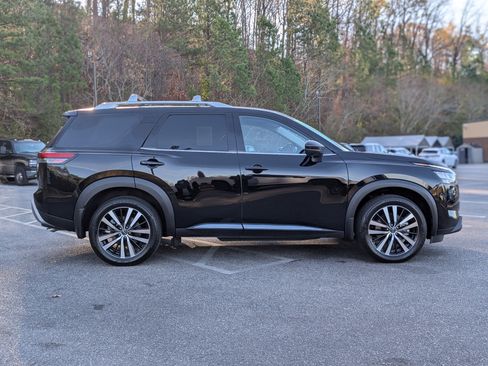 Used 2024 Nissan Pathfinder Platinum w/ Cargo Package image 10