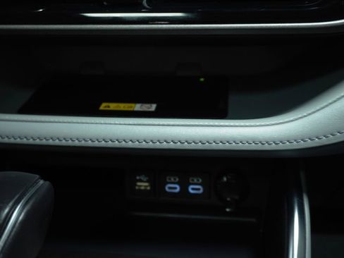 Used 2023 Toyota Highlander Limited FWD image 23
