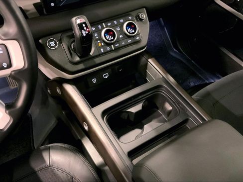 Used 2024 Land Rover Defender 110 S image 16