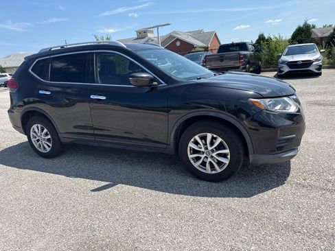 Used 2017 Nissan Rogue SV AWD/4WD image 16