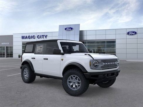 New 2025 Ford Bronco Badlands image 7