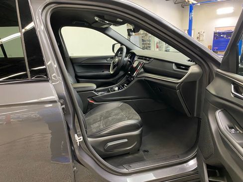 Used 2024 Jeep Grand Cherokee Altitude image 14