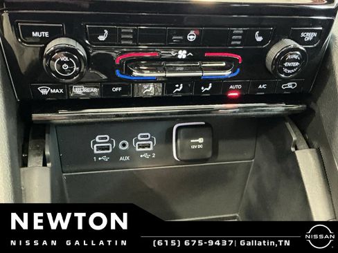 Used 2024 Jeep Grand Cherokee L Limited AWD/4WD image 17