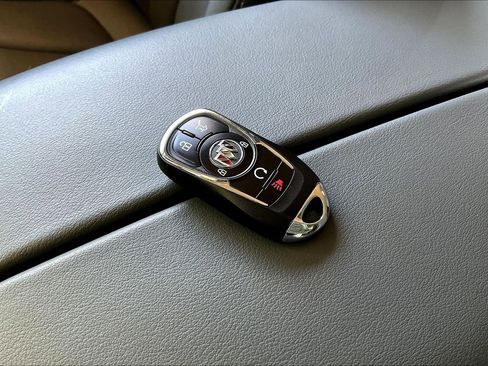 Used 2020 Buick Envision Essence FWD image 33