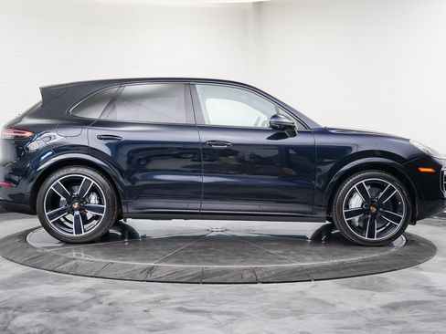 Used 2021 Porsche Cayenne Turbo AWD/4WD image 6