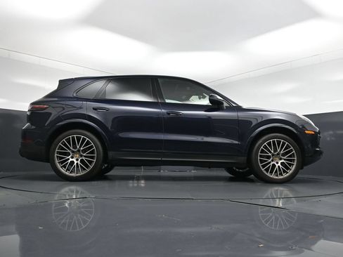 Used 2022 Porsche Cayenne AWD/4WD image 30