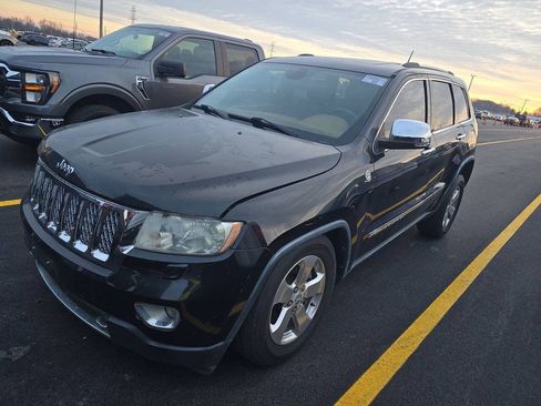 Used 2013 Jeep Grand Cherokee Overland AWD/4WD image 3