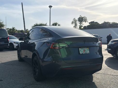 Used 2021 Tesla Model Y Long Range AWD/4WD image 3