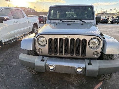 Used 2018 Jeep Wrangler Unlimited Sahara image 4